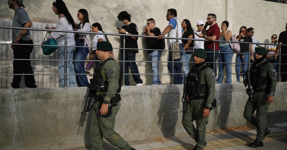 Far-Right Candidate De la Espriella Leads Colombia's Presidential Election First Round