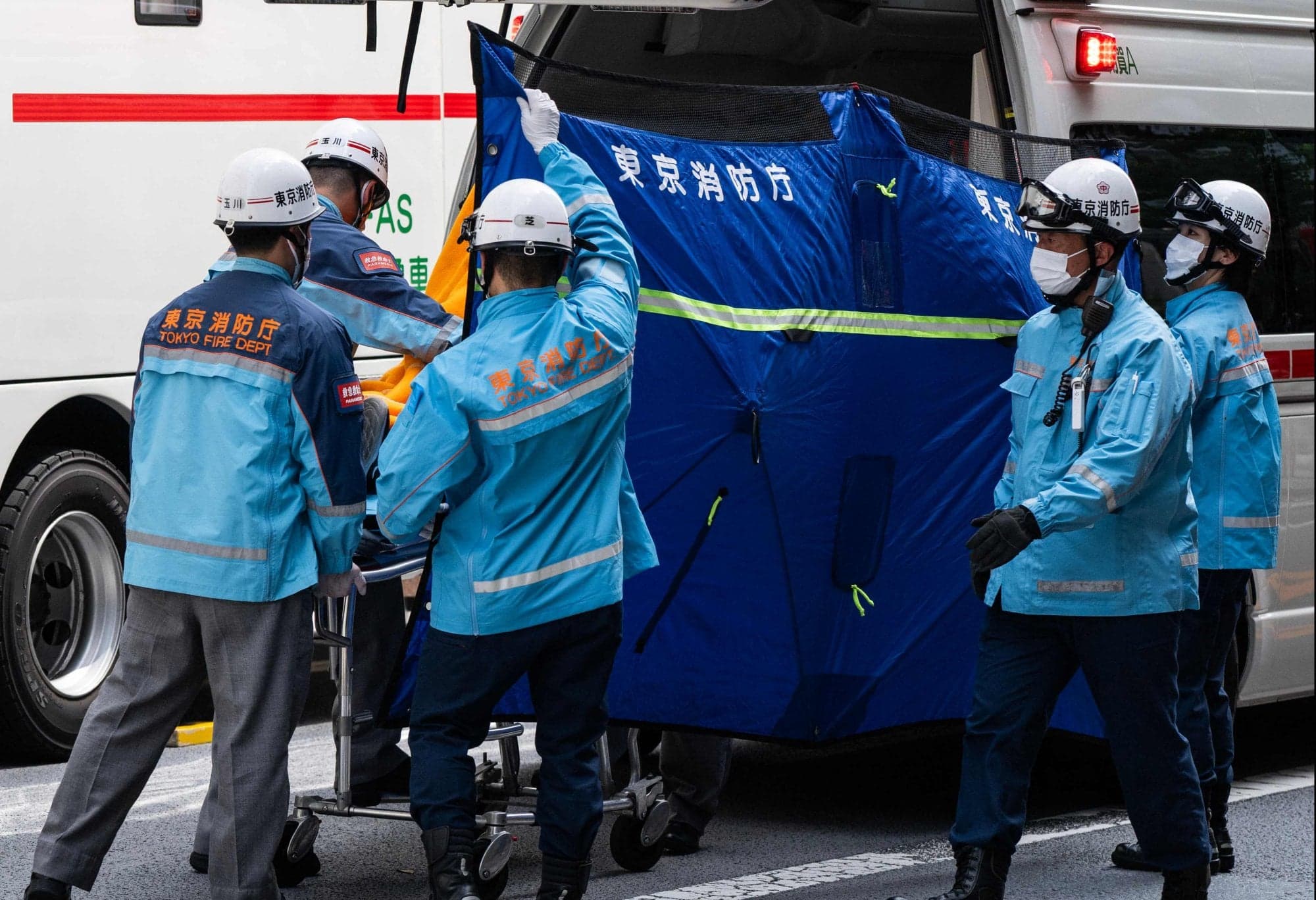 东京银座奢侈品商场发生不明液体喷洒事件致约20人受伤