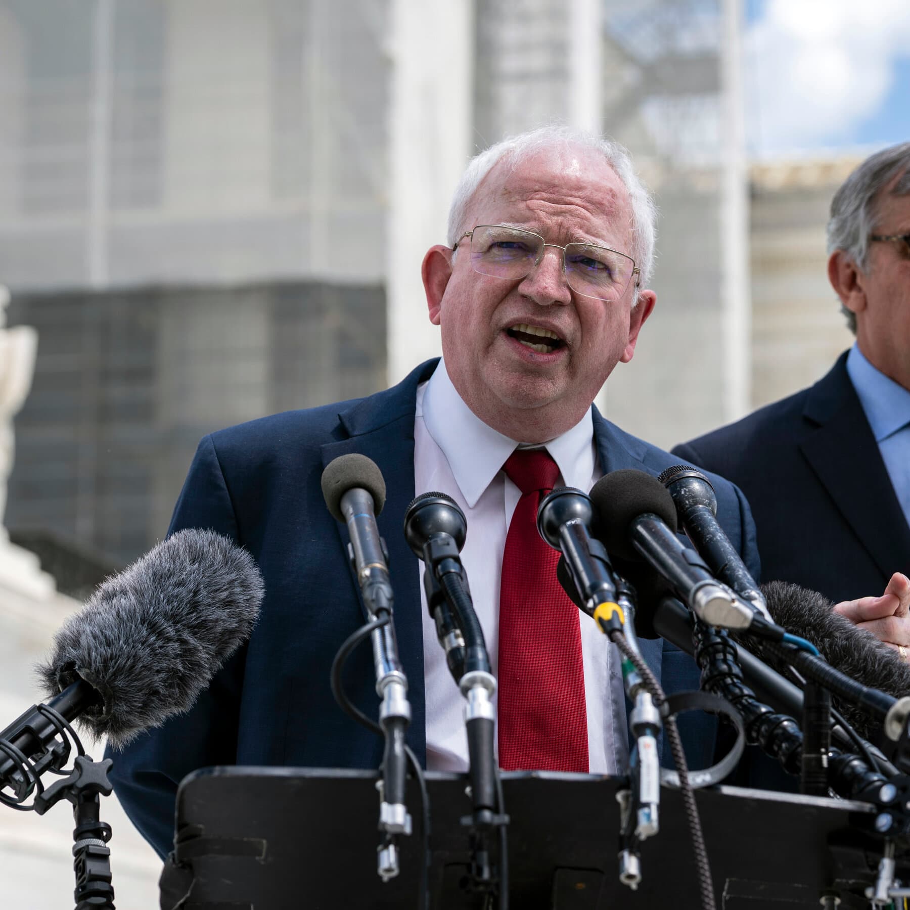 特朗普前律师约翰·伊斯特曼因试图推翻2020年大选结果被加州取消律师资格